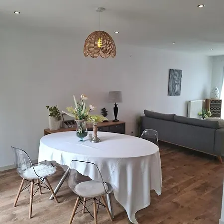 Maison Confortable A Avec Terrasse - 78 M² بيت للعطل