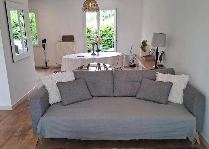 Maison Confortable A Chatellerault Avec Terrasse - 78 M²