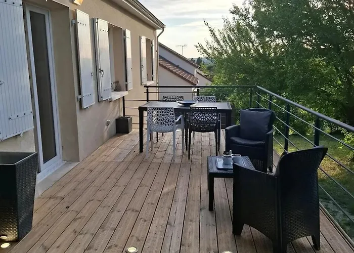 Maison Confortable A Chatellerault Avec Terrasse - 78 M²